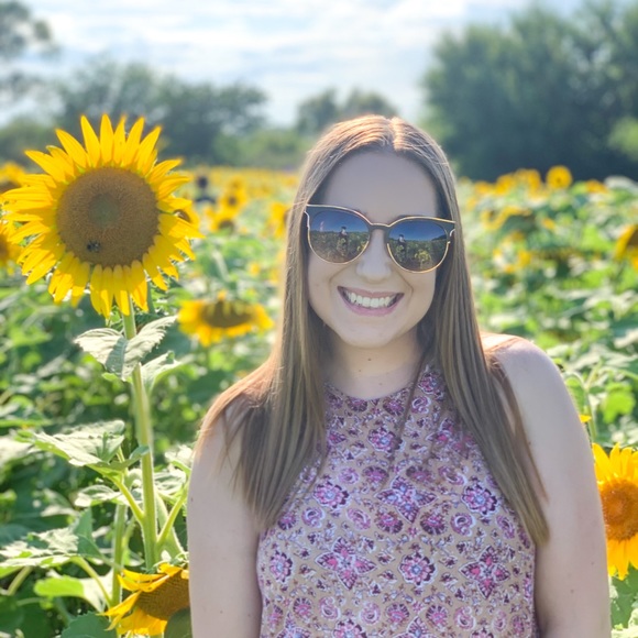 Meet your Posher, Emily - Picture 1 of 1